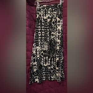 Black & White Patterned Women's Skirt - Stylish Neutral Print
